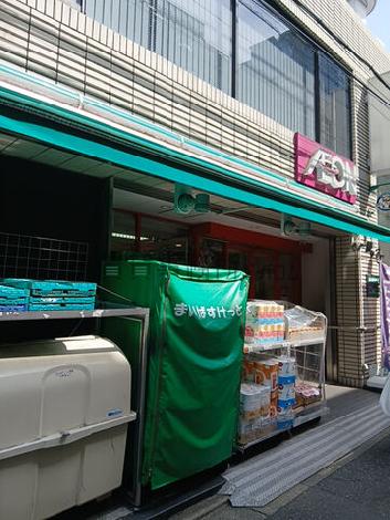建物となりには某ミニスーパーあり