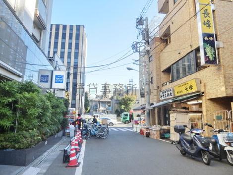 隣接する脇道奥からのアングル