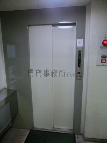 白い扉が爽やかです