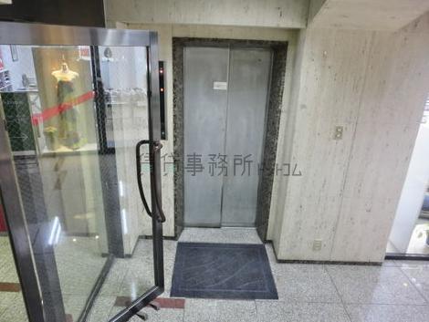 エレベーターがもう1基あります