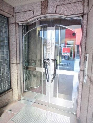 扉は2枚開きになります