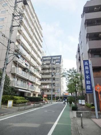 比較的落ち着いた環境の通り