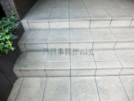 玄関に段差があります