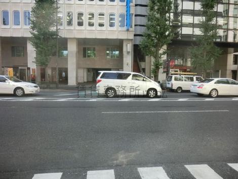 明治通りに面しております