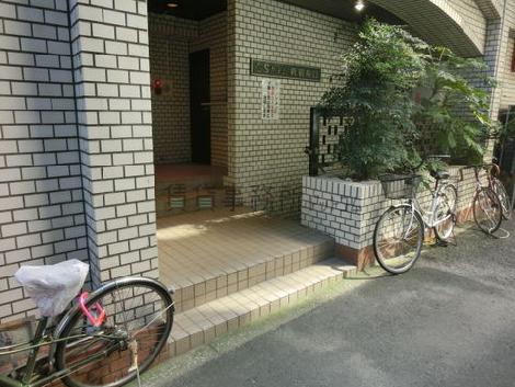 正面入口付近です