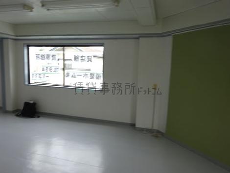 さかえビルの室内