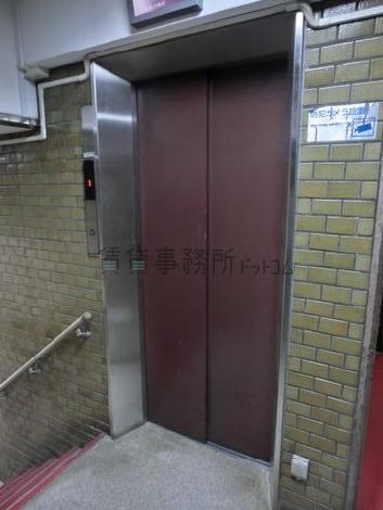 エレベーターは1基です