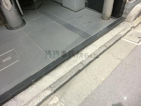 小さな段差がございます
