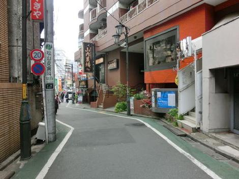 前面道路です