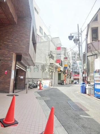 緩やかな傾斜面沿い