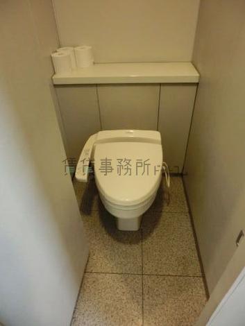 大便器は温水洗浄便座付きです。