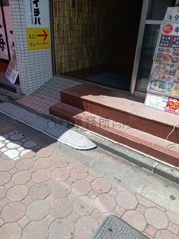 出入口付近