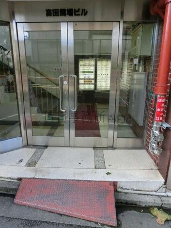 ビル正面玄関