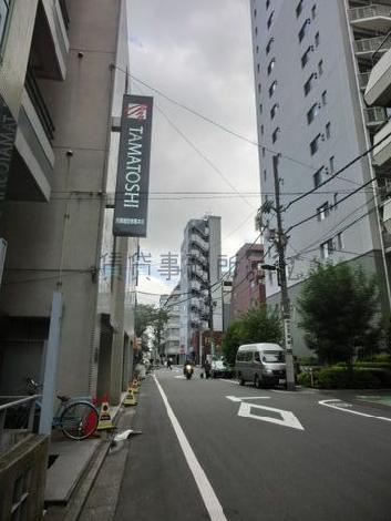 正面の通りです