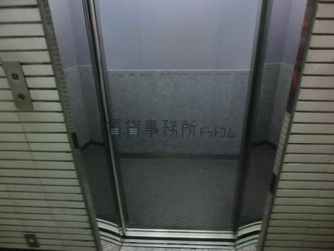 エレベーター内