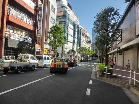 新宿駅方面です