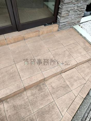 段差少しあり