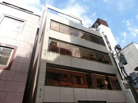内部が見えずらい反射ガラスです