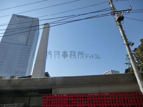 ビル目の前です