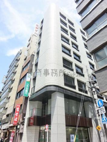 角が丸い壁面