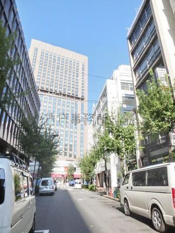 有楽町駅方面へ向かう通りです