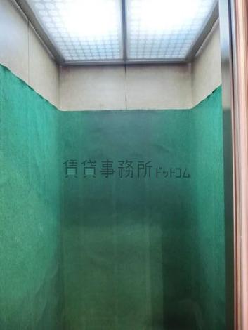 エレベーター内部の様子