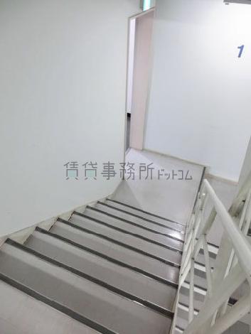 階段上からの様子