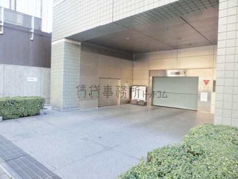 開口部の広い駐車場