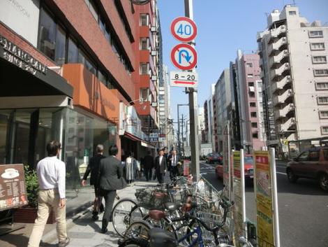 常に人が行き来しています