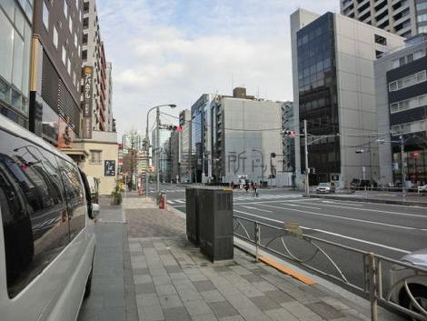 物件前歩道です