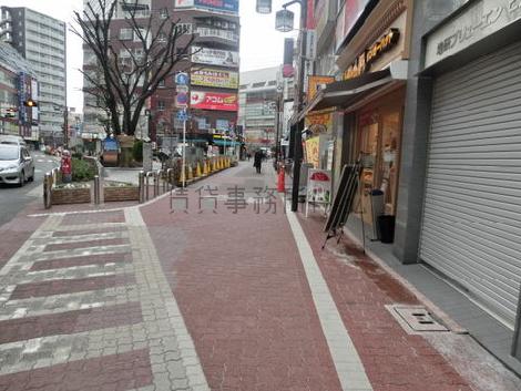 人通りは賑やか