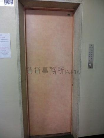 エレベーターは1基です