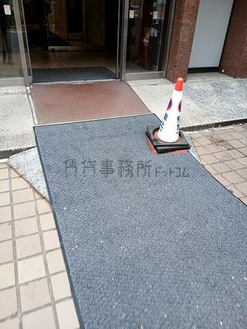 出入口付近