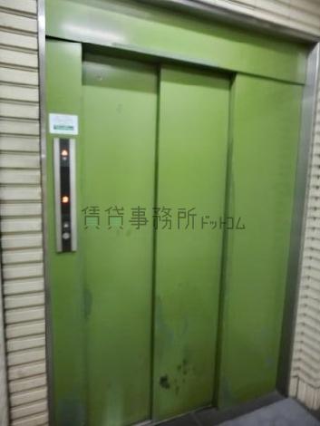 乗り場前