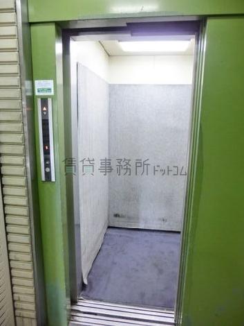 籠内