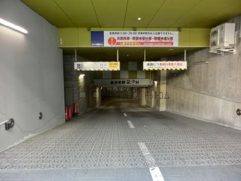自走式と機械式の両方の駐車設備があります