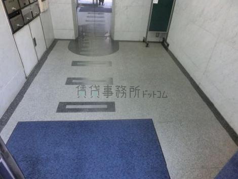 ビルエントランスになります