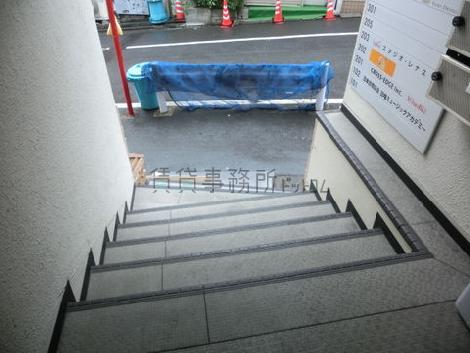 玄関の階段の様子