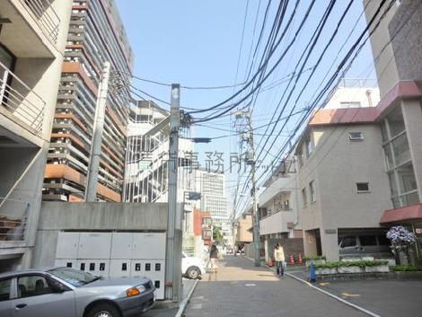 人通りが適度にある通りです