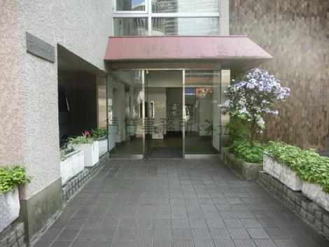 入りやすい正面玄関です