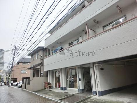 落ち着いた環境に建っております