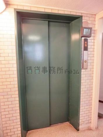 エレベーター前