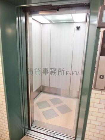 防犯カメラ配置のエレベーター内