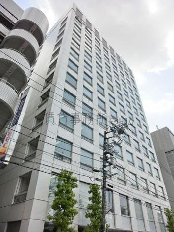 日差しの射しこむオフィス