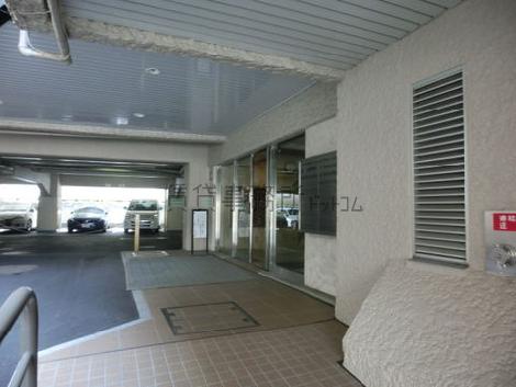 玄関前の車寄せです