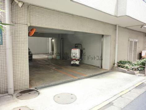 専用パーキング搬入口