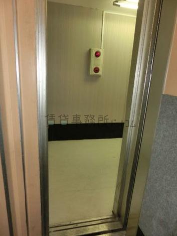 エレベーター内から撮影