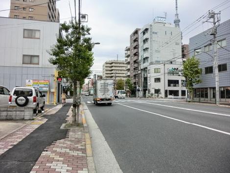 大通りに面しています