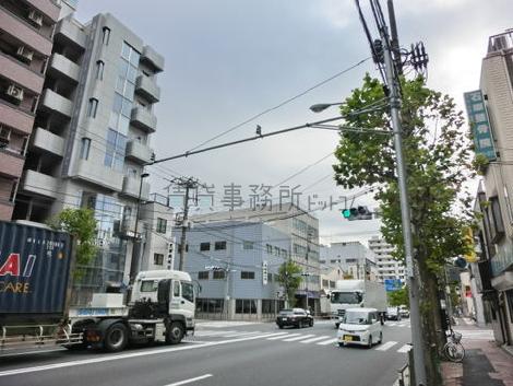 交差点そばです