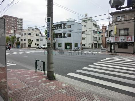 幅の広い道路です